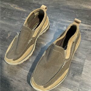 Men’s Skechers size 8